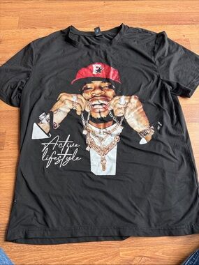 ROMWE Black Graphic Tee with Red Cap Detail
